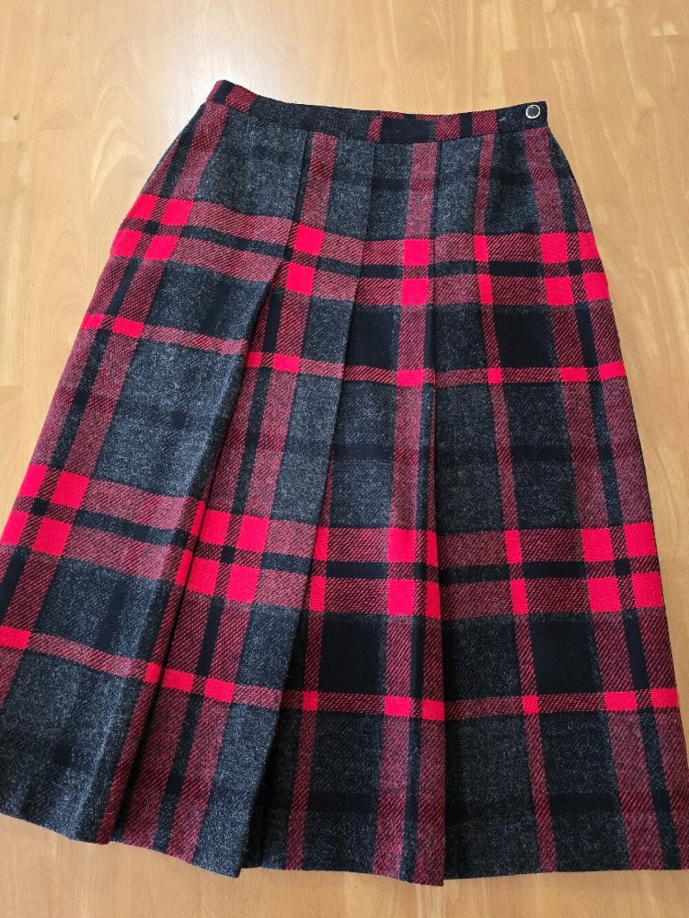 Vtg. Personal Women's 100% Wool Plaid Skirt Pleats‎ Lined Red Black Preppy Sz 12